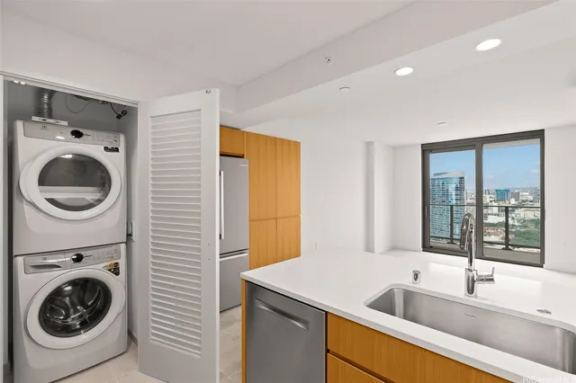 $3,175 | 1388 Kapiolani Boulevard, Unit 3804, Honolulu, HI 96814