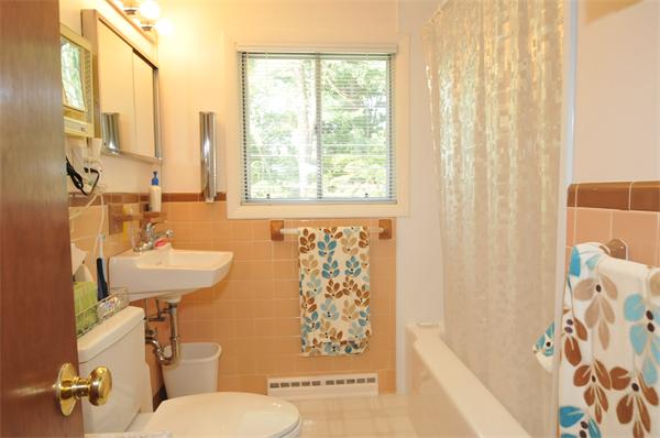 21 Woodward Road Framingham, MA 01701 - Photo 12 of 28 Gallery Image 12