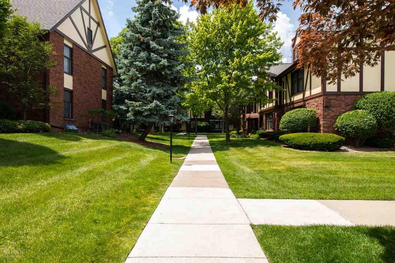 1750 Vernier Road, Unit 17 Grosse Pointe Woods, MI 48236 - Photo 31 of 33