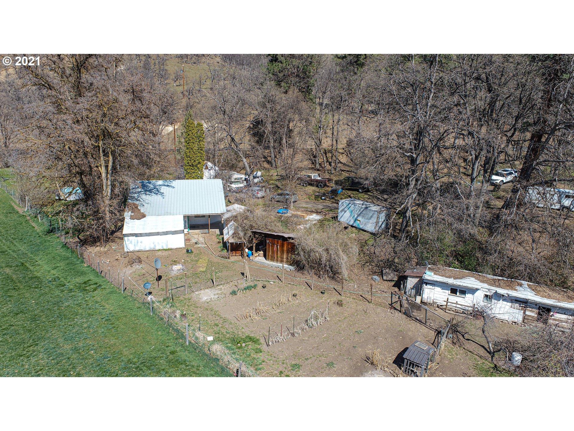 80788 Shadybrook Road Tygh Valley, OR 97063 - Photo 11 of 29 Gallery Image 11