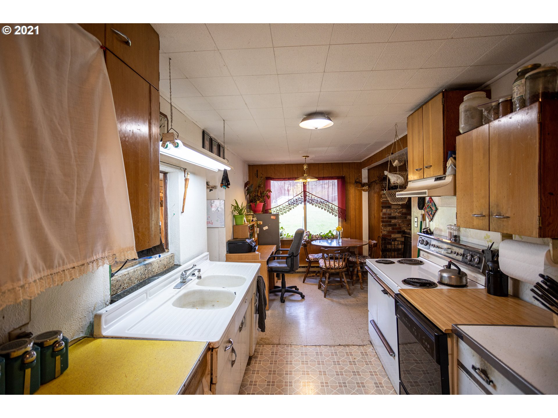 80788 Shadybrook Road Tygh Valley, OR 97063 - Photo 14 of 29 Gallery Image 14