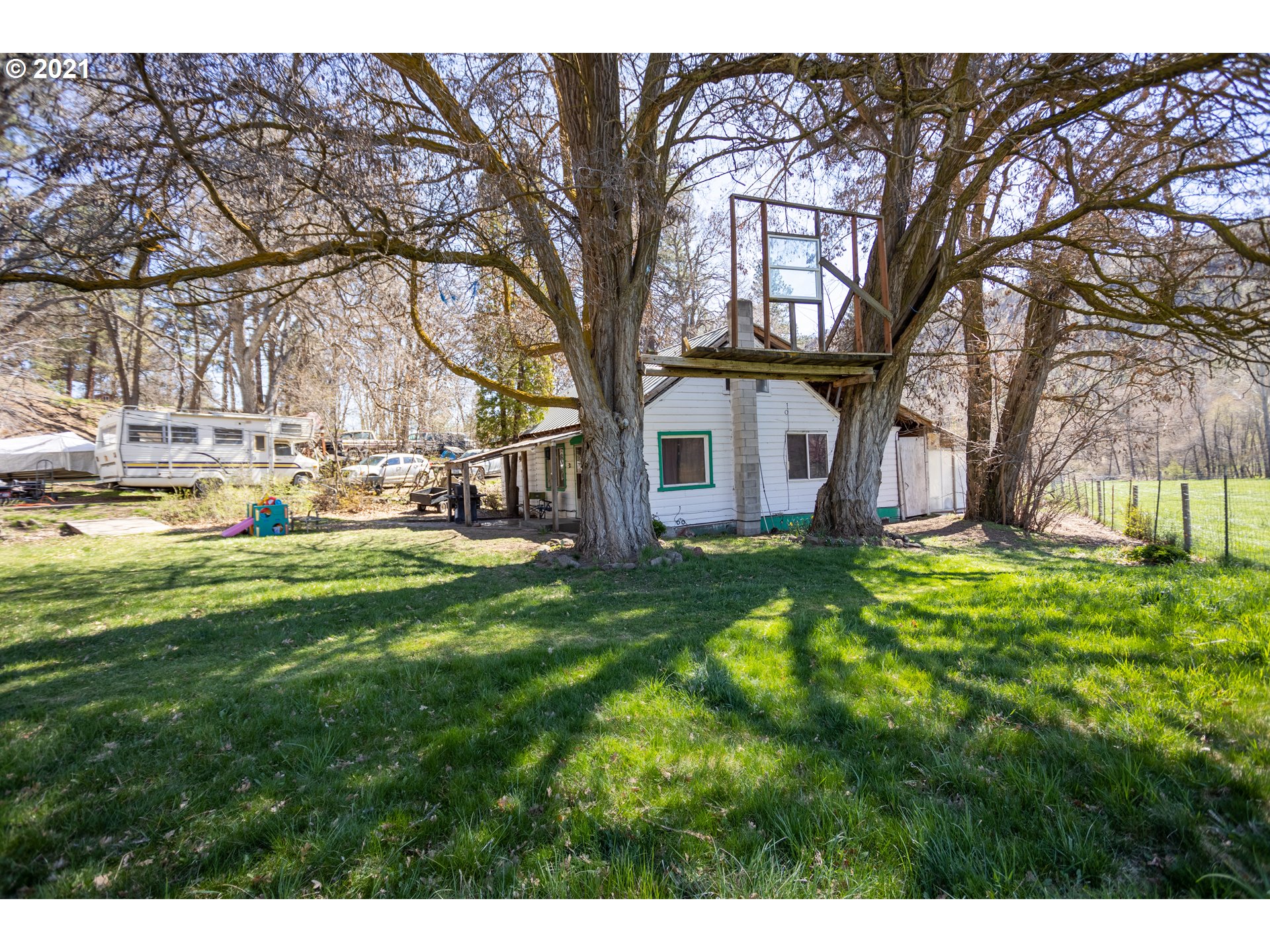 80788 Shadybrook Road Tygh Valley, OR 97063 - Photo 4 of 29 Gallery Image 4