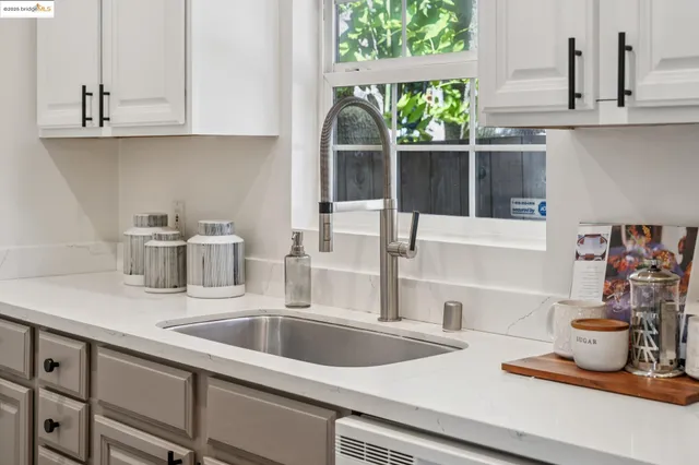 $995,000 | 4949 Coronado Avenue, Oakland, CA 94618