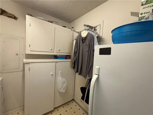 $199,000 | 402 Longstreet Drive, Pineville, LA 71360