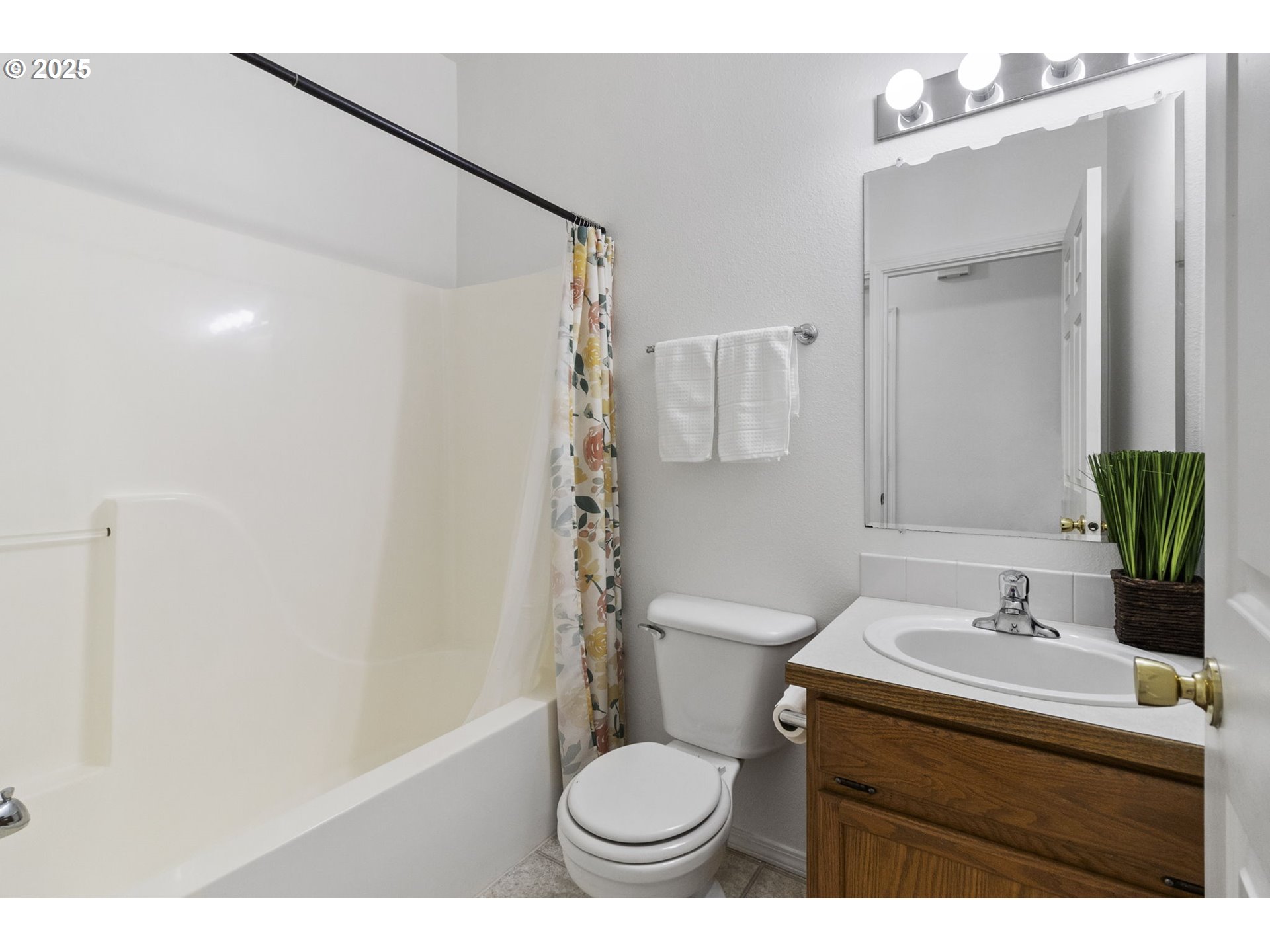 2175 Kelsey Lane Eugene, OR 97402 - Photo 17 of 27 a bathroom with a sink toilet and shower