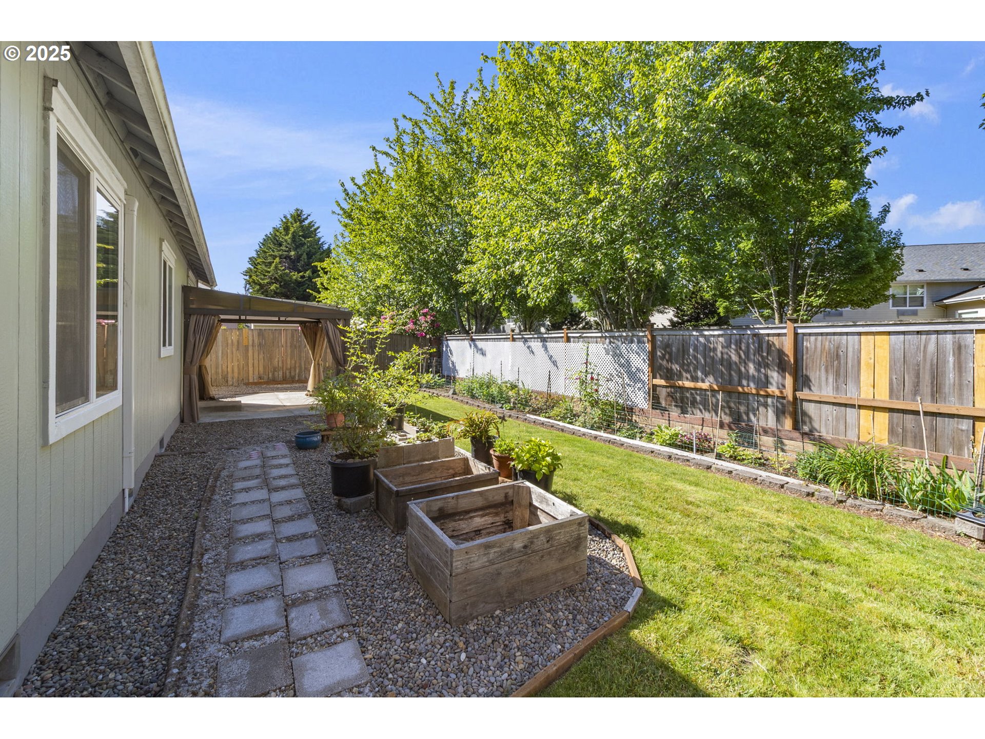2175 Kelsey Lane Eugene, OR 97402 - Photo 25 of 27 a backyard of a house with table and chairs