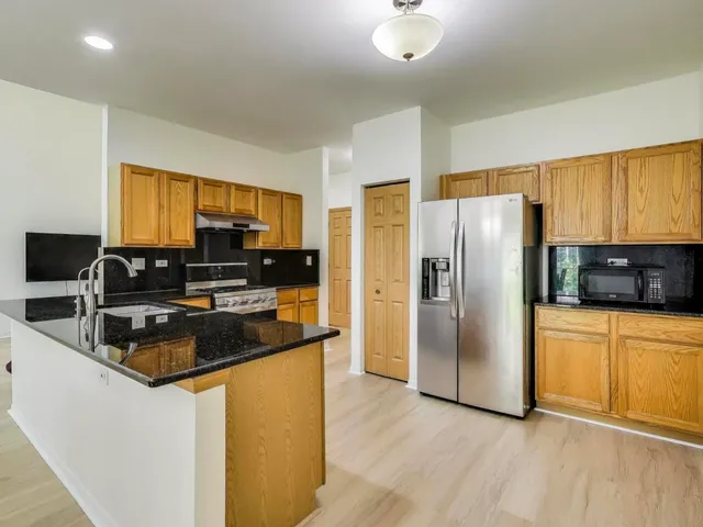 $377,900 | 4 Haverton Court, Streamwood, IL 60107