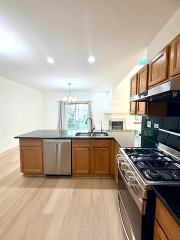 $377,900 | 4 Haverton Court, Streamwood, IL 60107