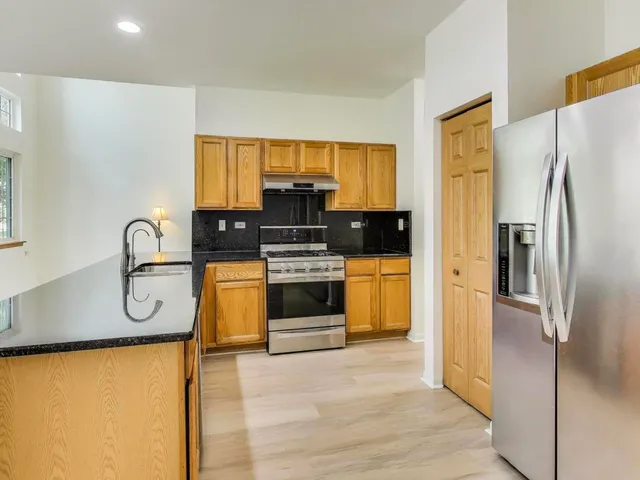 $377,900 | 4 Haverton Court, Streamwood, IL 60107