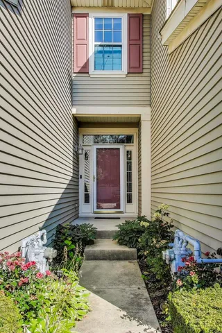 $377,900 | 4 Haverton Court, Streamwood, IL 60107