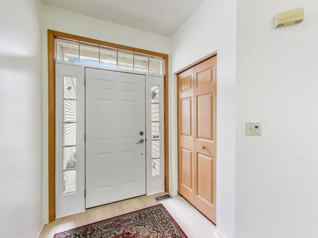 $377,900 | 4 Haverton Court, Streamwood, IL 60107