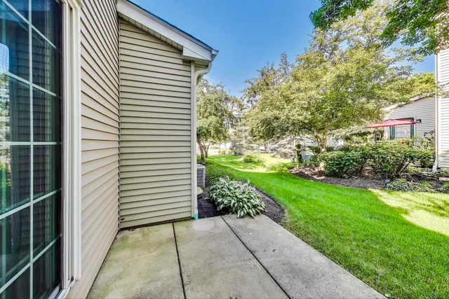 $377,900 | 4 Haverton Court, Streamwood, IL 60107