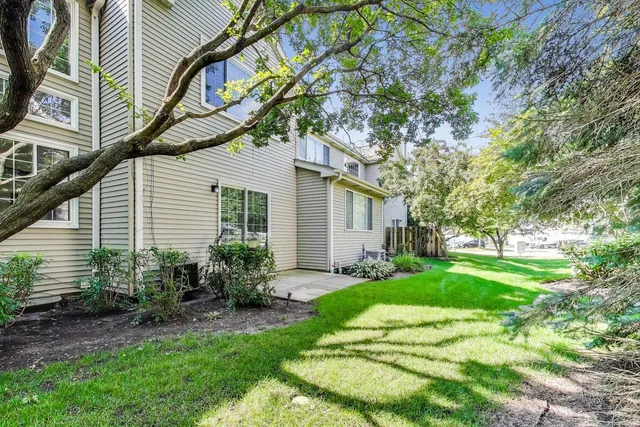 $377,900 | 4 Haverton Court, Streamwood, IL 60107