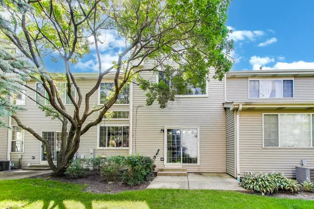 $377,900 | 4 Haverton Court, Streamwood, IL 60107