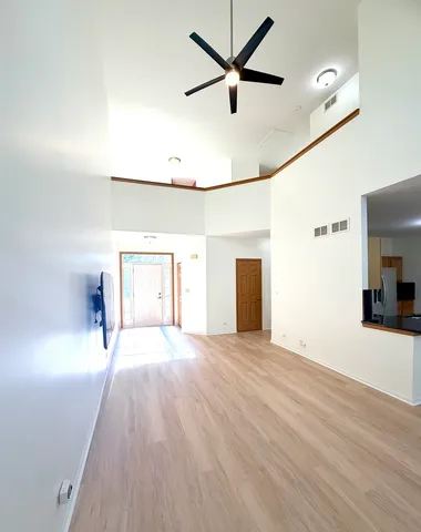 $377,900 | 4 Haverton Court, Streamwood, IL 60107