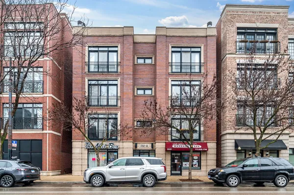 $550,000 | 2242 West Belmont Avenue, Unit 3E, Chicago, IL 60618