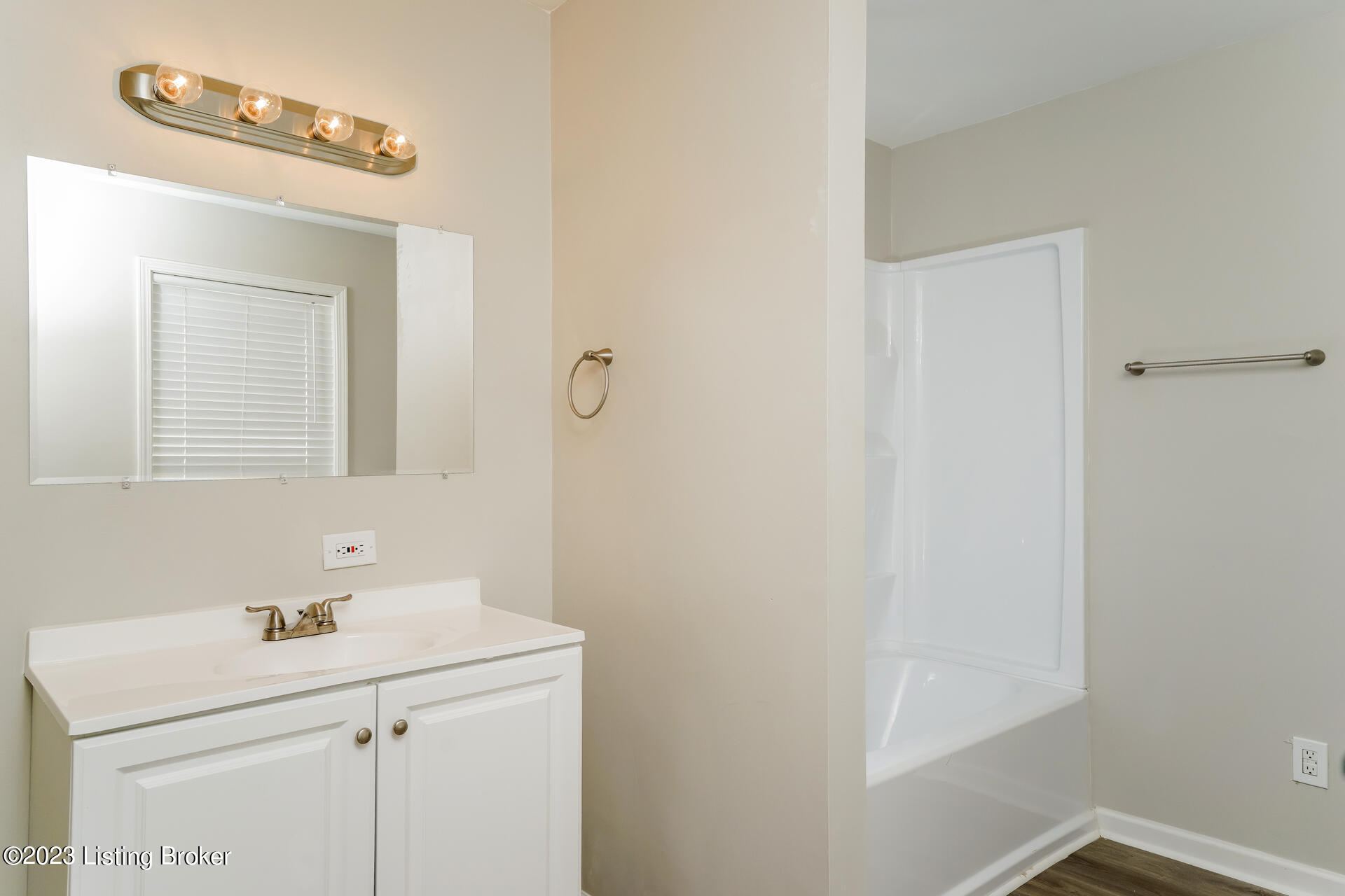 4609 Frel Road Louisville, KY 40272 - Photo 6 of 13 025-photo-primary-bathroom-11860329
