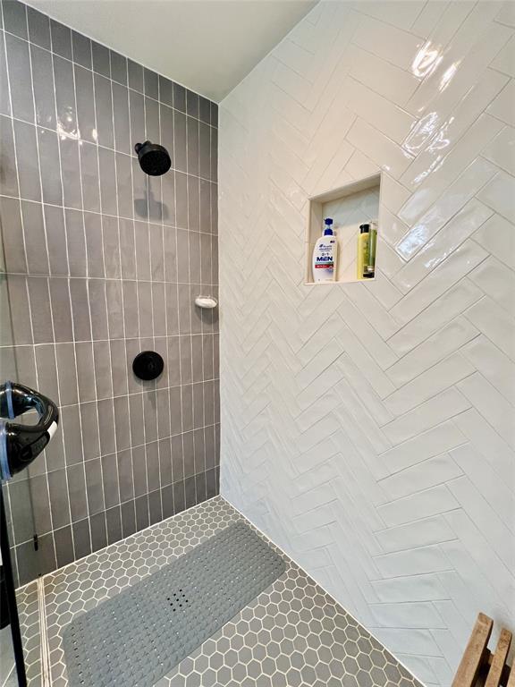 310 West 15th Street Irving, TX 75060 - Photo 12 of 30 a bathroom with a shower