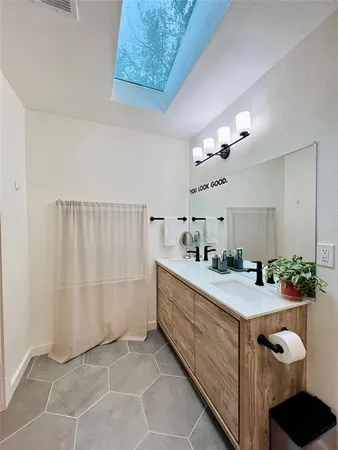$2,395 | 310 West 15th Street, Irving, TX 75060