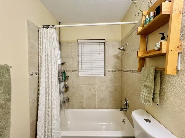 $2,395 | 310 West 15th Street, Irving, TX 75060
