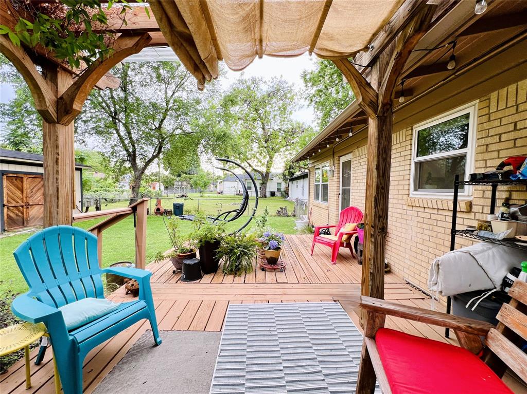 310 West 15th Street Irving, TX 75060 - Photo 28 of 30 a view of outdoor seating space