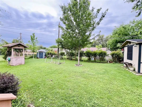 $2,395 | 310 West 15th Street, Irving, TX 75060