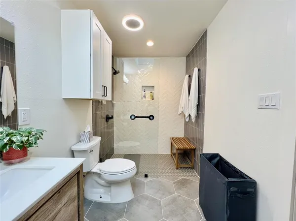 $2,395 | 310 West 15th Street, Irving, TX 75060