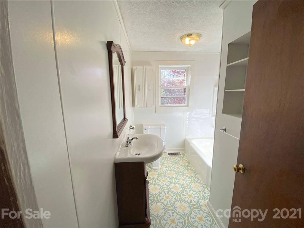 212 Phillips Road Spruce Pine, NC 28777 - Photo 12 of 25 Gallery Image 12