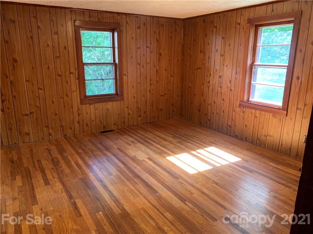 212 Phillips Road Spruce Pine, NC 28777 - Photo 14 of 25 Gallery Image 14