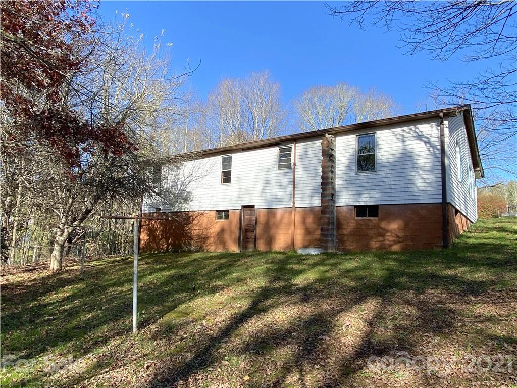 212 Phillips Road Spruce Pine, NC 28777 - Photo 15 of 25 Gallery Image 15