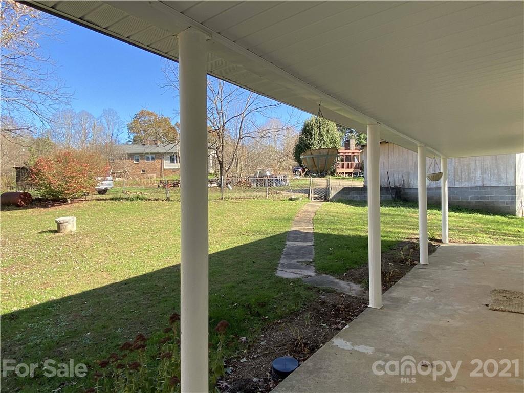 212 Phillips Road Spruce Pine, NC 28777 - Photo 17 of 25 Gallery Image 17