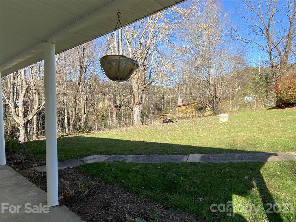 212 Phillips Road Spruce Pine, NC 28777 - Photo 18 of 25 Gallery Image 18