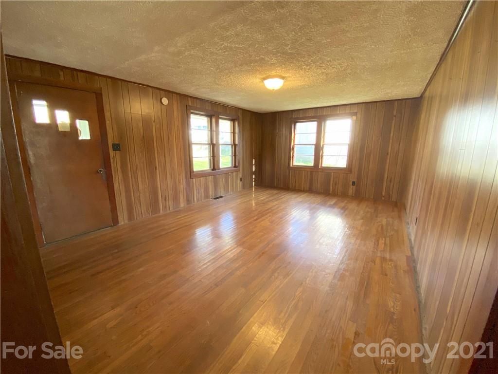 212 Phillips Road Spruce Pine, NC 28777 - Photo 3 of 25 Gallery Image 3