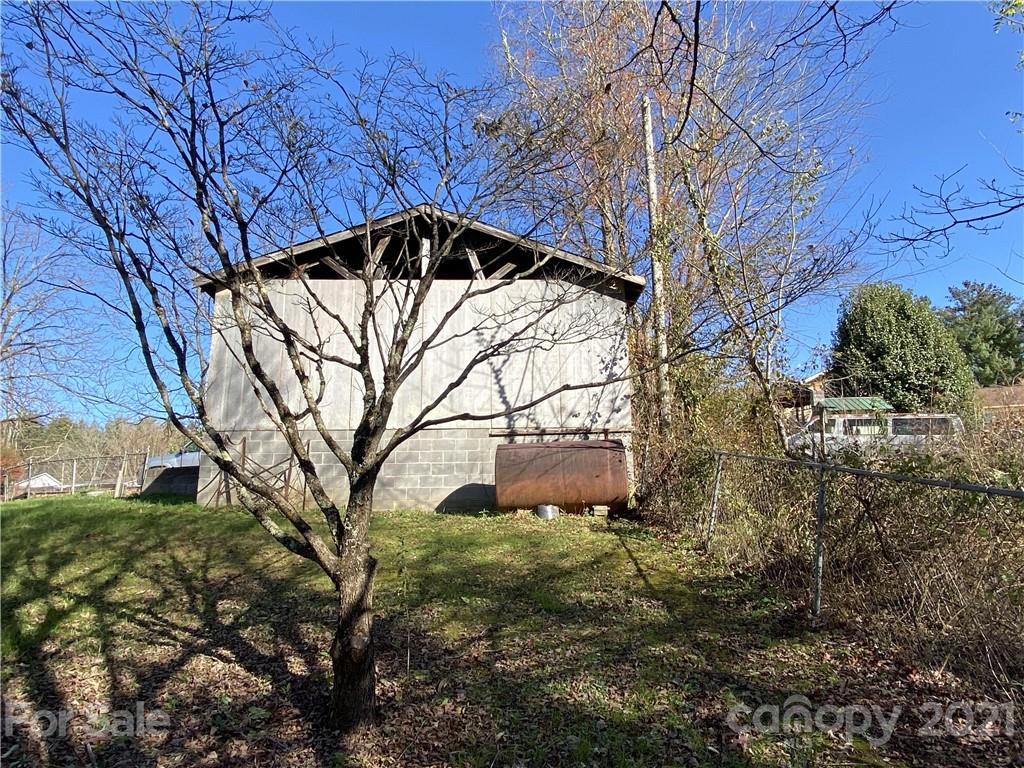 212 Phillips Road Spruce Pine, NC 28777 - Photo 23 of 25 Gallery Image 23