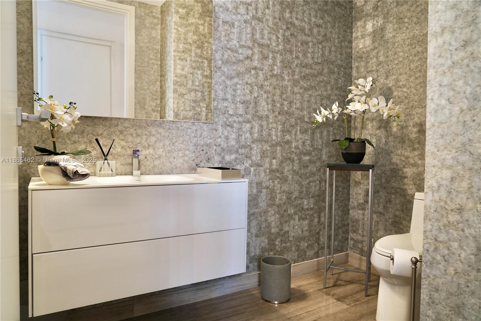 1300 Brickell Bay Drive, Unit 3701 Miami, FL 33131 - Photo 13 of 30