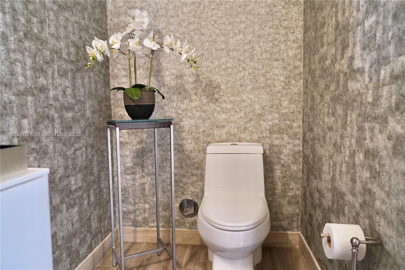 1300 Brickell Bay Drive, Unit 3701 Miami, FL 33131 - Photo 14 of 30