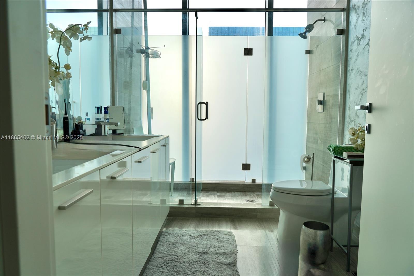 1300 Brickell Bay Drive, Unit 3701 Miami, FL 33131 - Photo 16 of 30