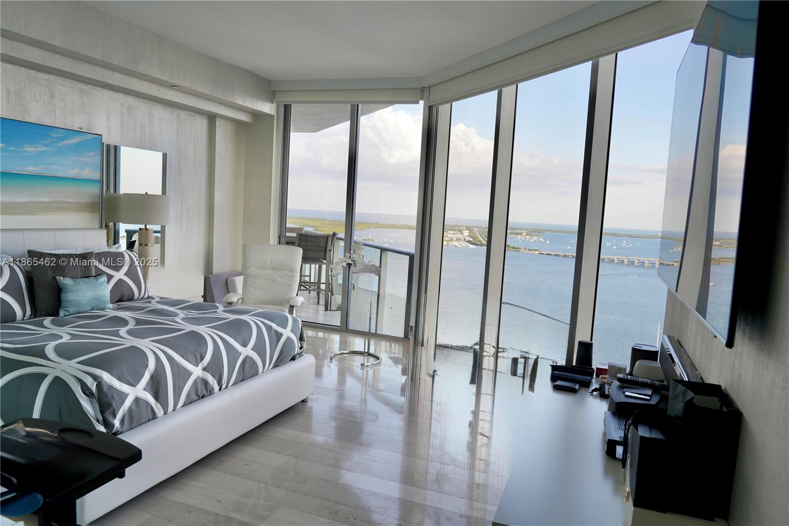 1300 Brickell Bay Drive, Unit 3701 Miami, FL 33131 - Photo 18 of 30