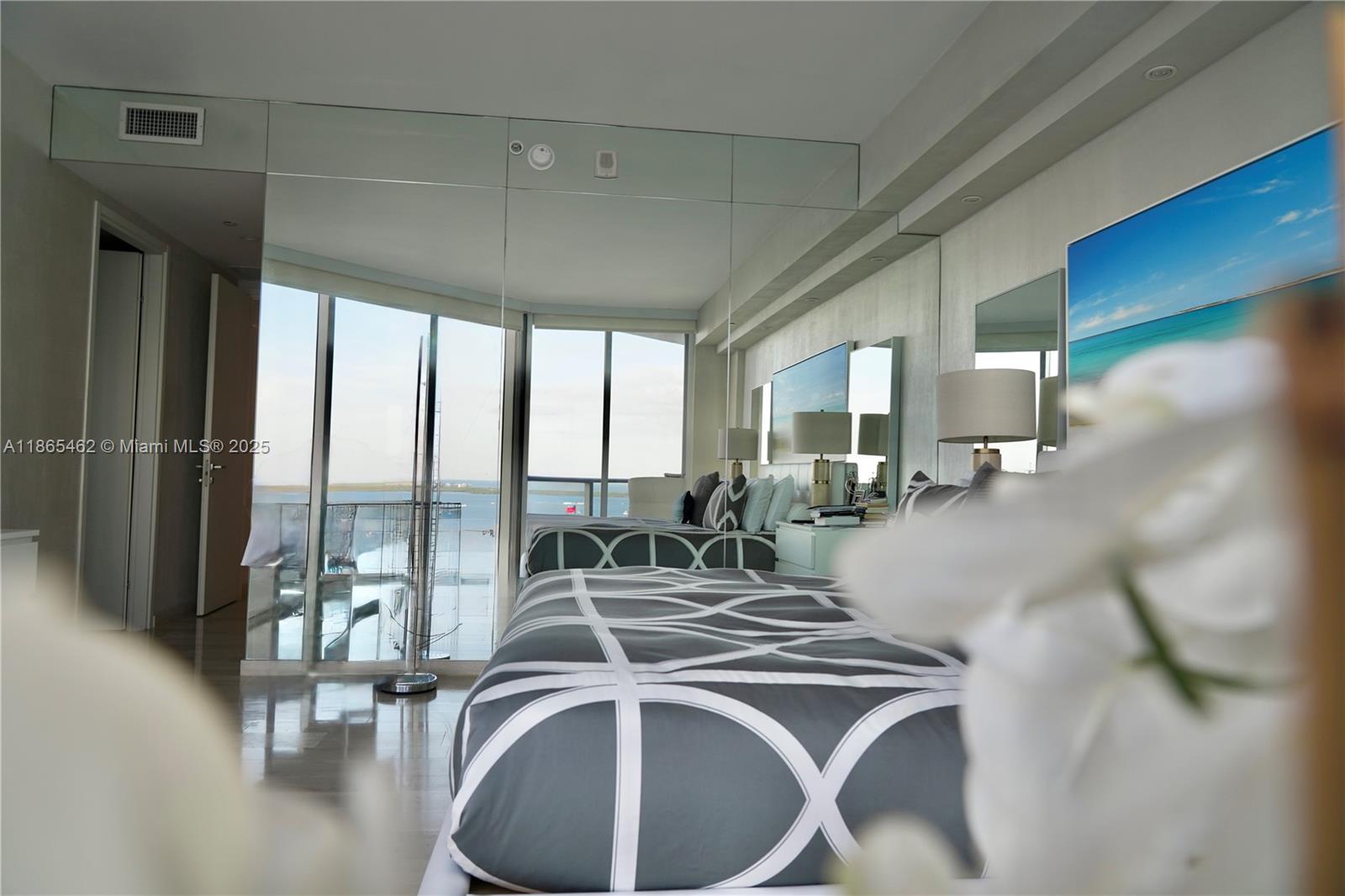 1300 Brickell Bay Drive, Unit 3701 Miami, FL 33131 - Photo 21 of 30