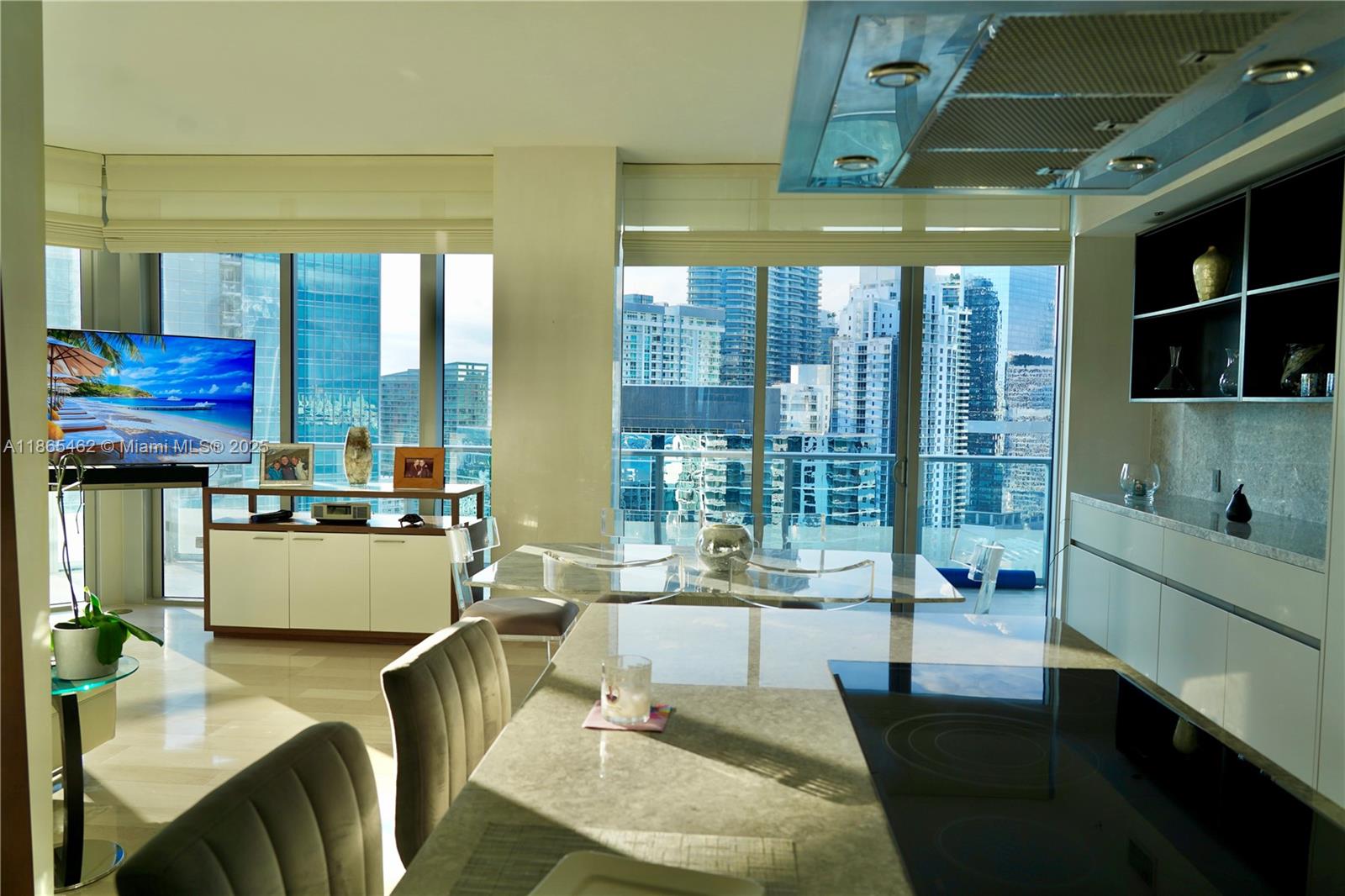 1300 Brickell Bay Drive, Unit 3701 Miami, FL 33131 - Photo 8 of 30