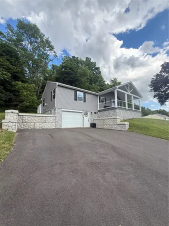 $275,000 | 2 Lillian Drive, Binghamton, NY 13903