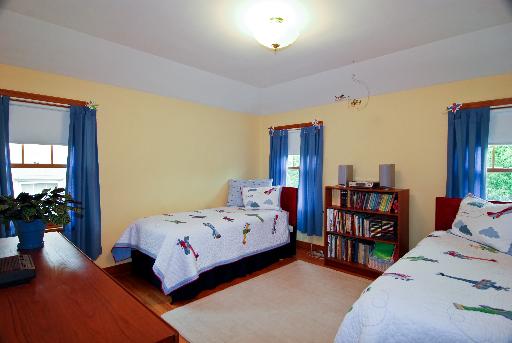 612 Selborne Road Riverside, IL 60546 - Photo 8 of 11 a bedroom with a bed furniture and a book shelf