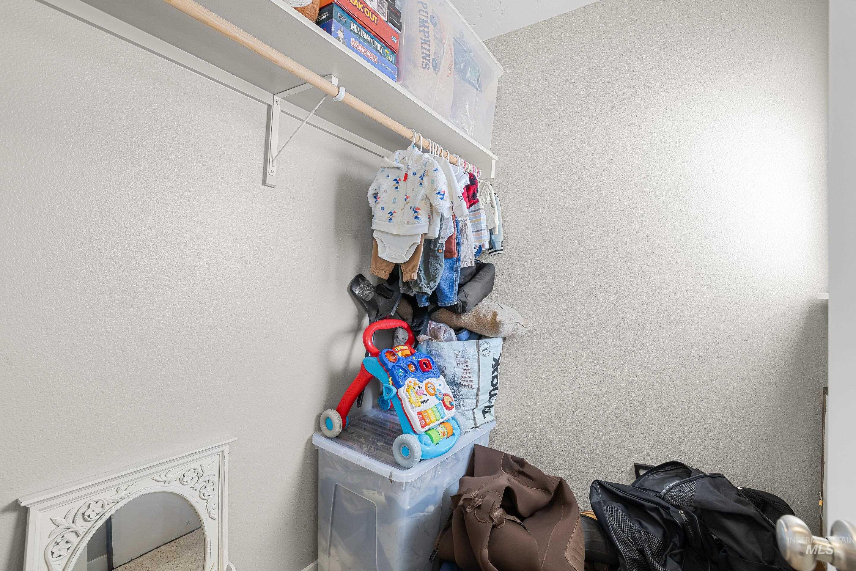 700 Southwest Panner Street Mountain Home, ID 83647 - Photo 23 of 50 Laundry area featuring a textured wall