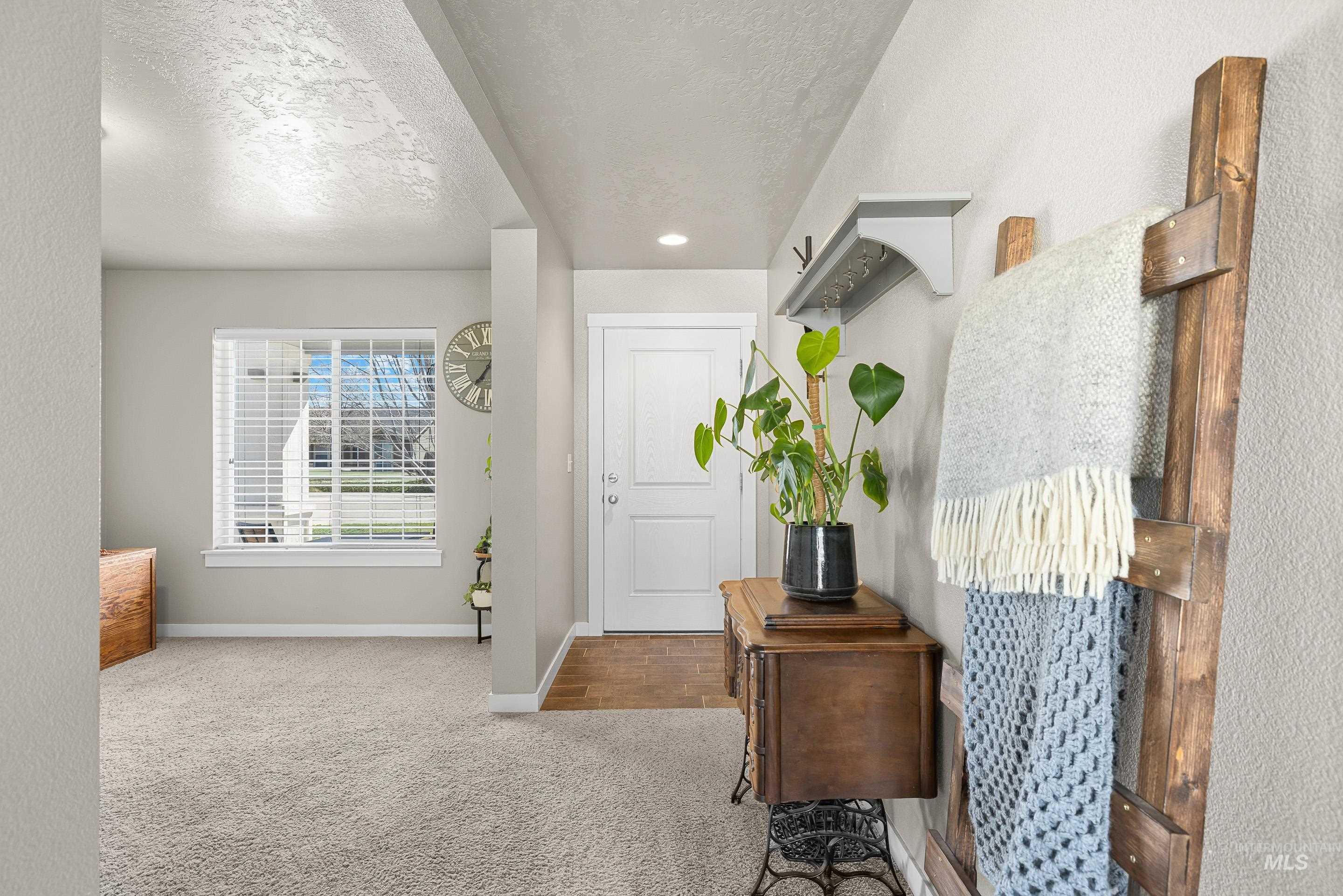 700 Southwest Panner Street Mountain Home, ID 83647 - Photo 5 of 50 Carpeted entryway featuring a textured ceiling and recessed lighting