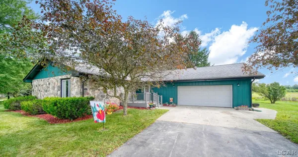 $233,000 | 792 Meadowbrook Drive, Hudson, MI 49247