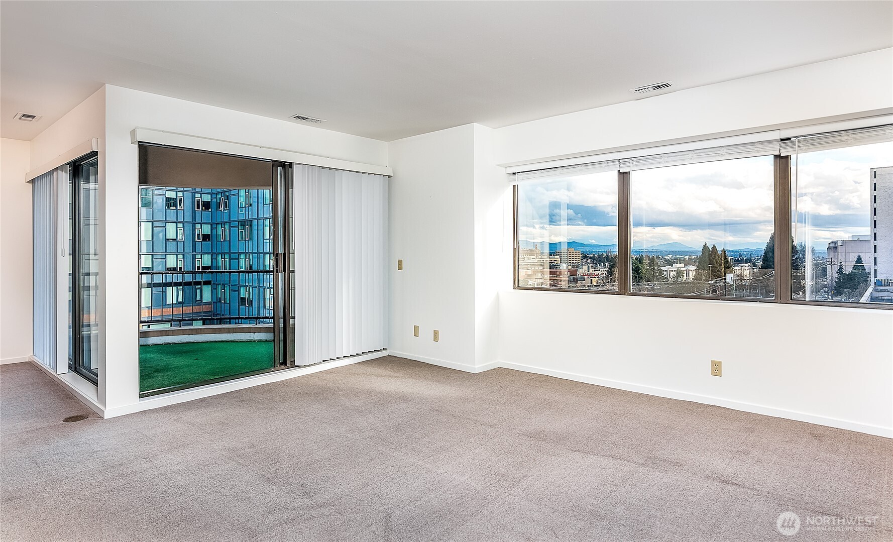 1301 Spring Street, Unit 8C Seattle, WA 98104 - Photo 14 of 31
