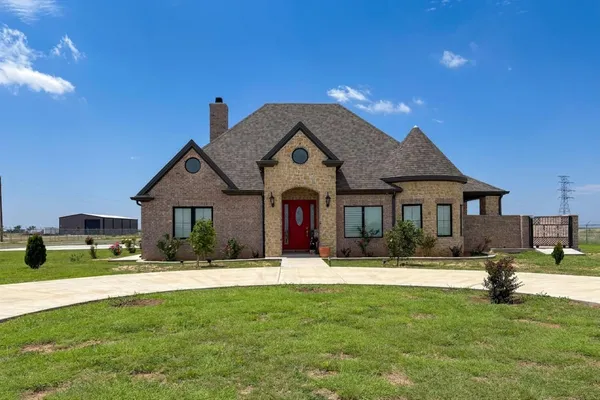 $900,000 | 5812 East County Road 6400, Lubbock, TX 79403