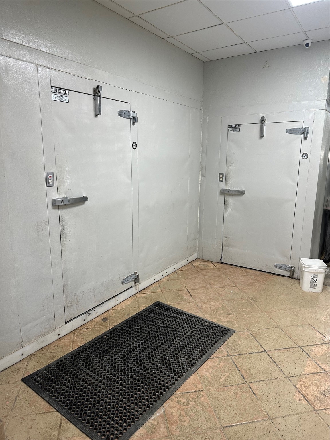 7820 Fulton Street Houston, TX 77022 - Photo 16 of 23 a view of a walk in closet