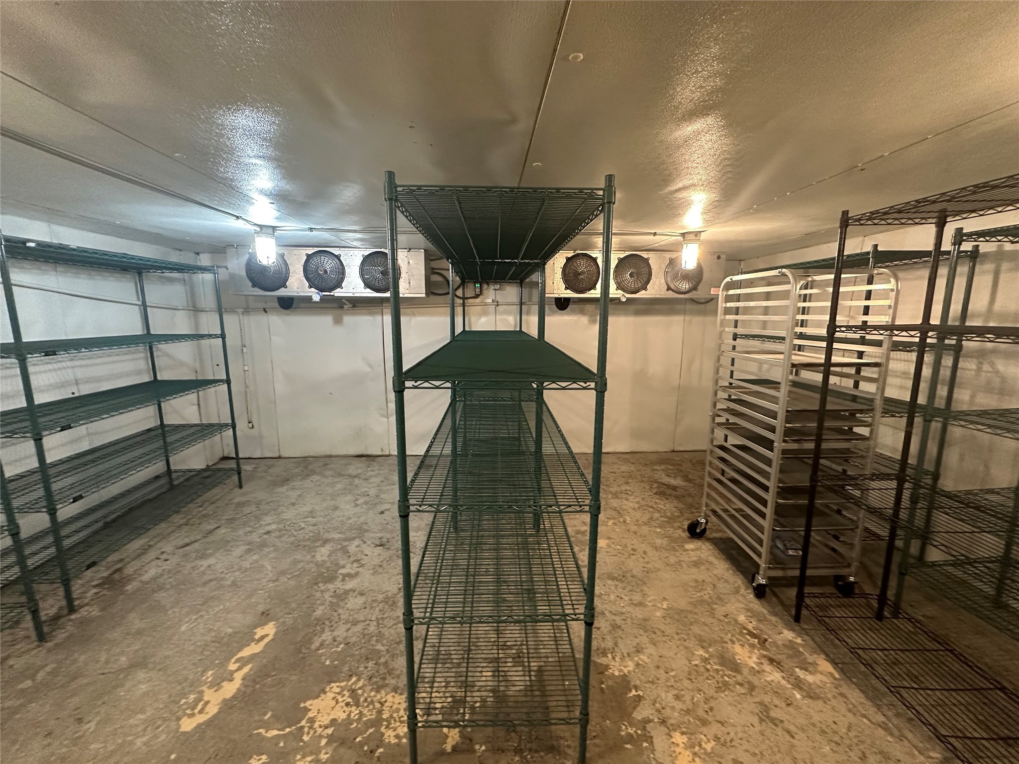 7820 Fulton Street Houston, TX 77022 - Photo 18 of 23 a picture of water heater room