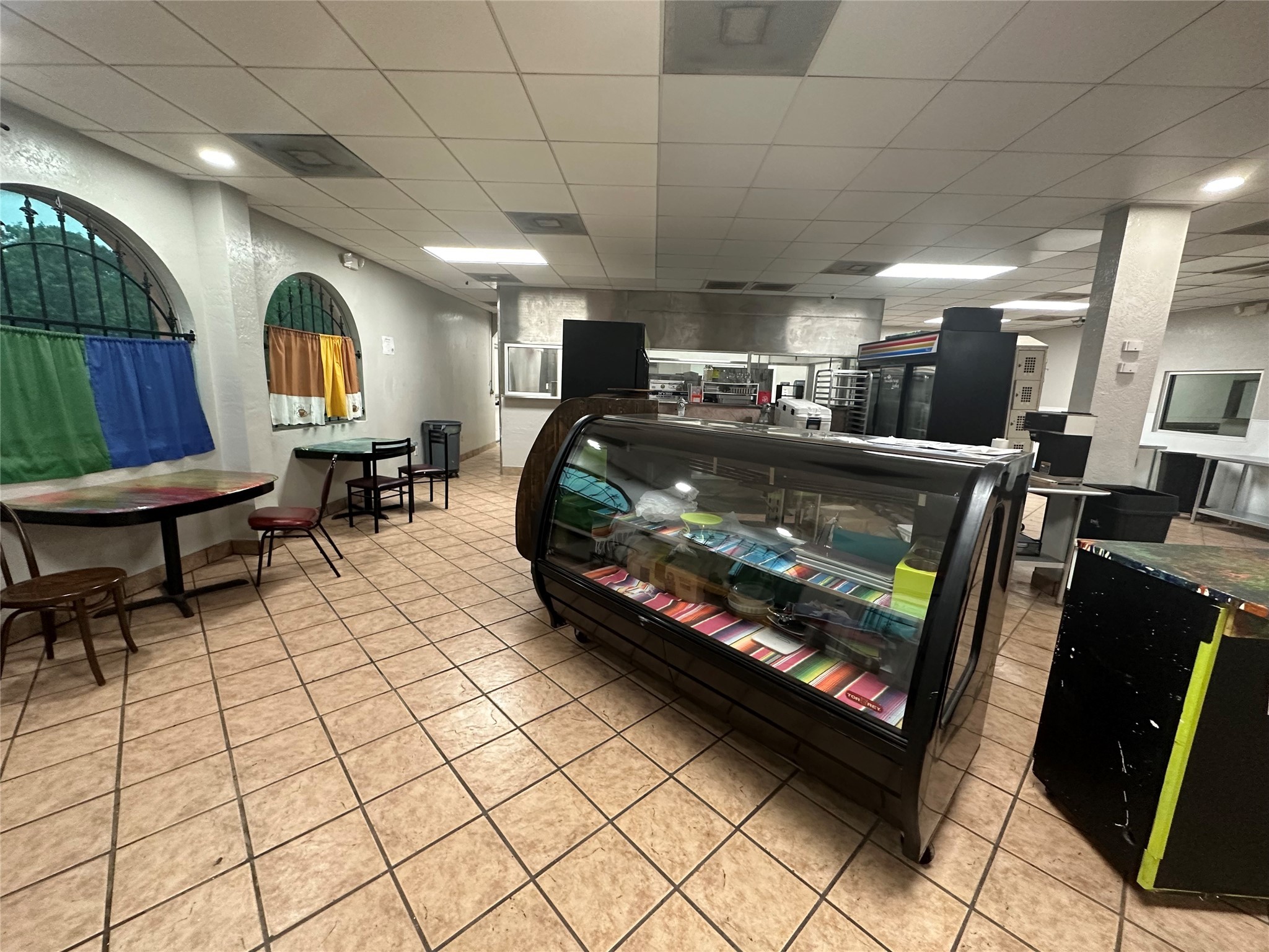 7820 Fulton Street Houston, TX 77022 - Photo 4 of 23 a room with furniture